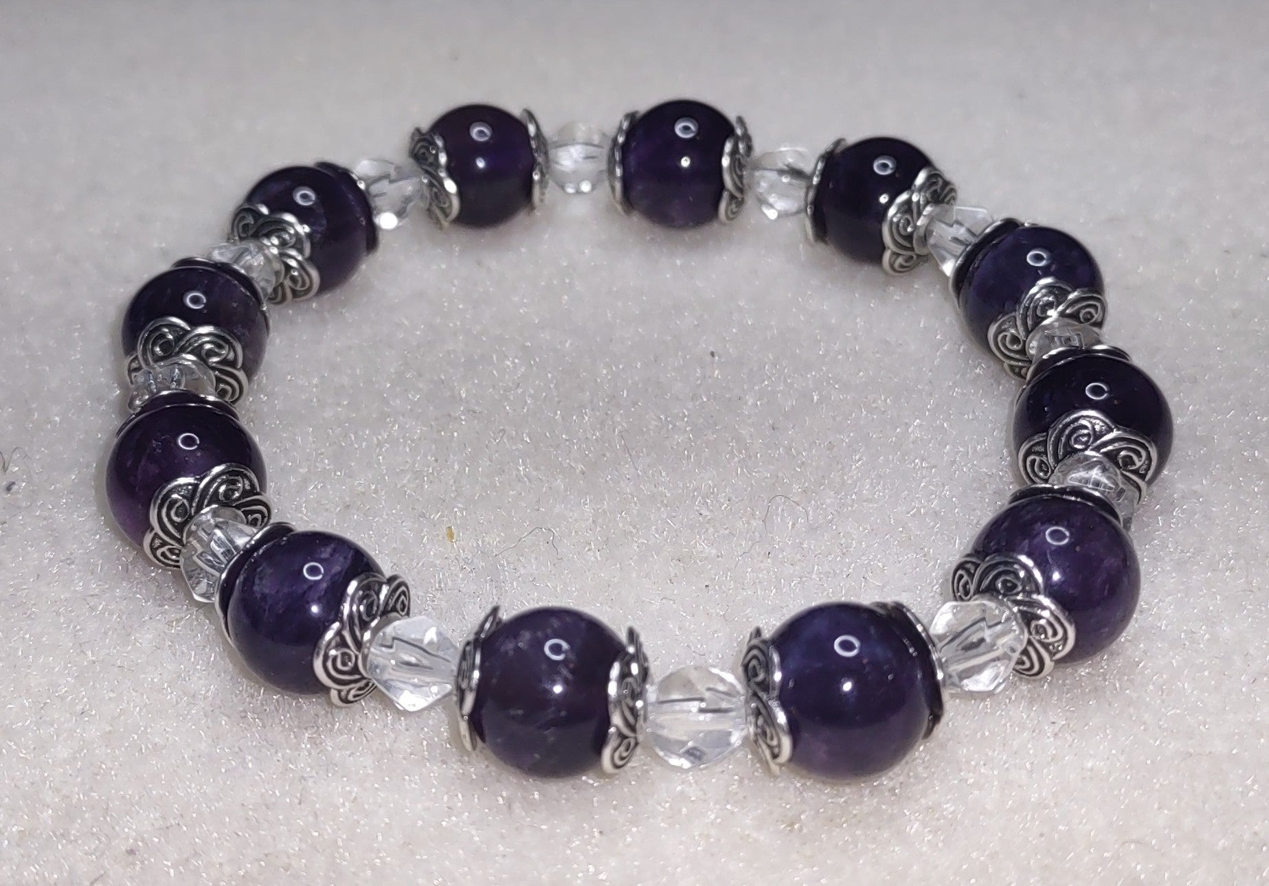 Bracelet: Amethyst and quartz single strand